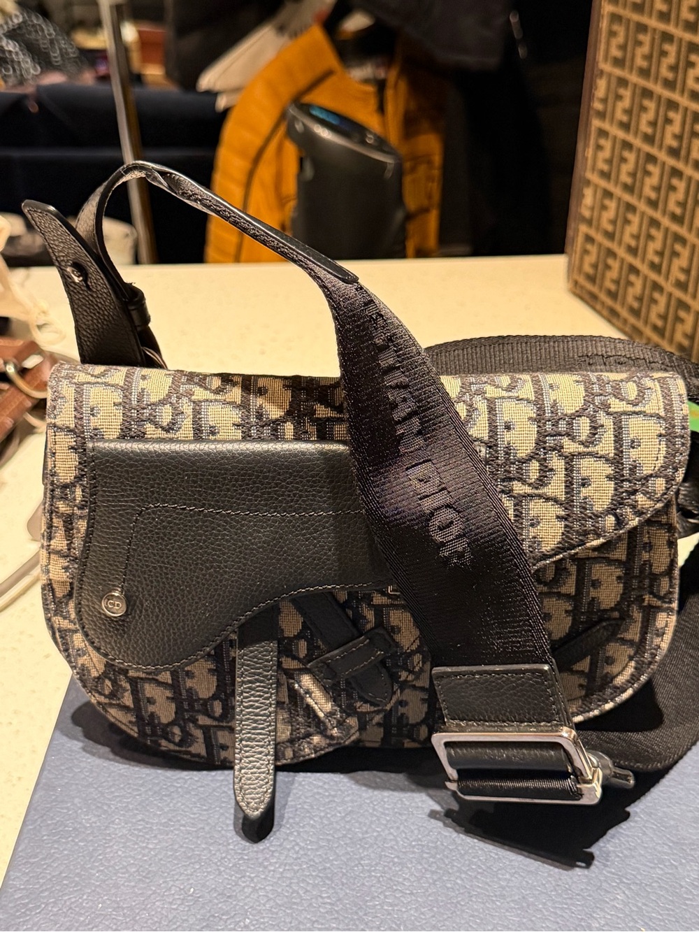 $2,900 Dior Saddle Messenger Bag in Blue and Beige Oblique